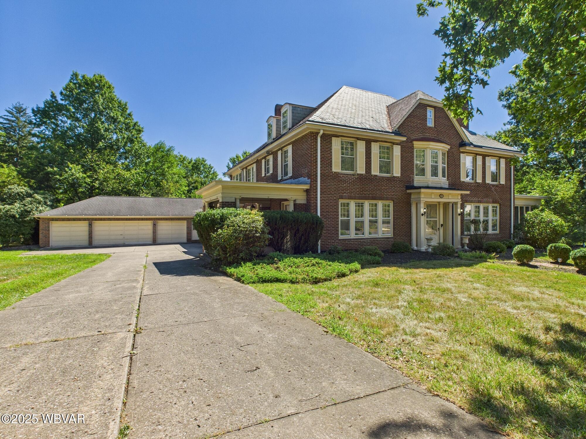 Properties 3 1100 CAMPBELL STREET