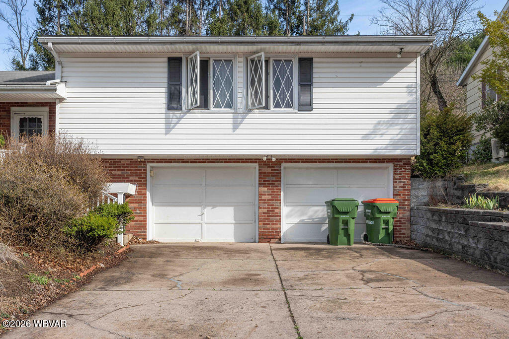 Properties 4 2523 WALDMAN DRIVE