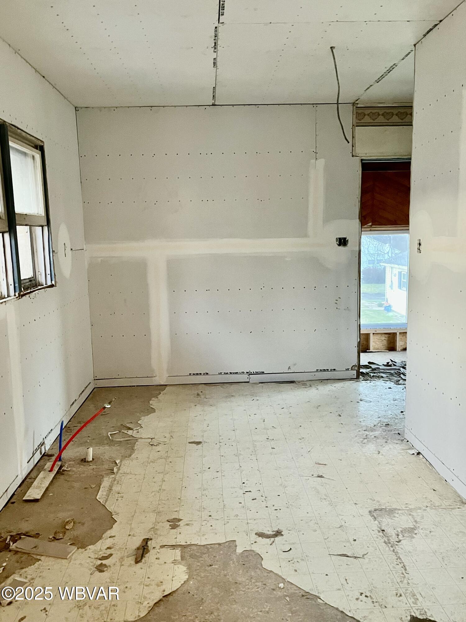 Properties 5 692 MUNCY EXCHANGE ROAD