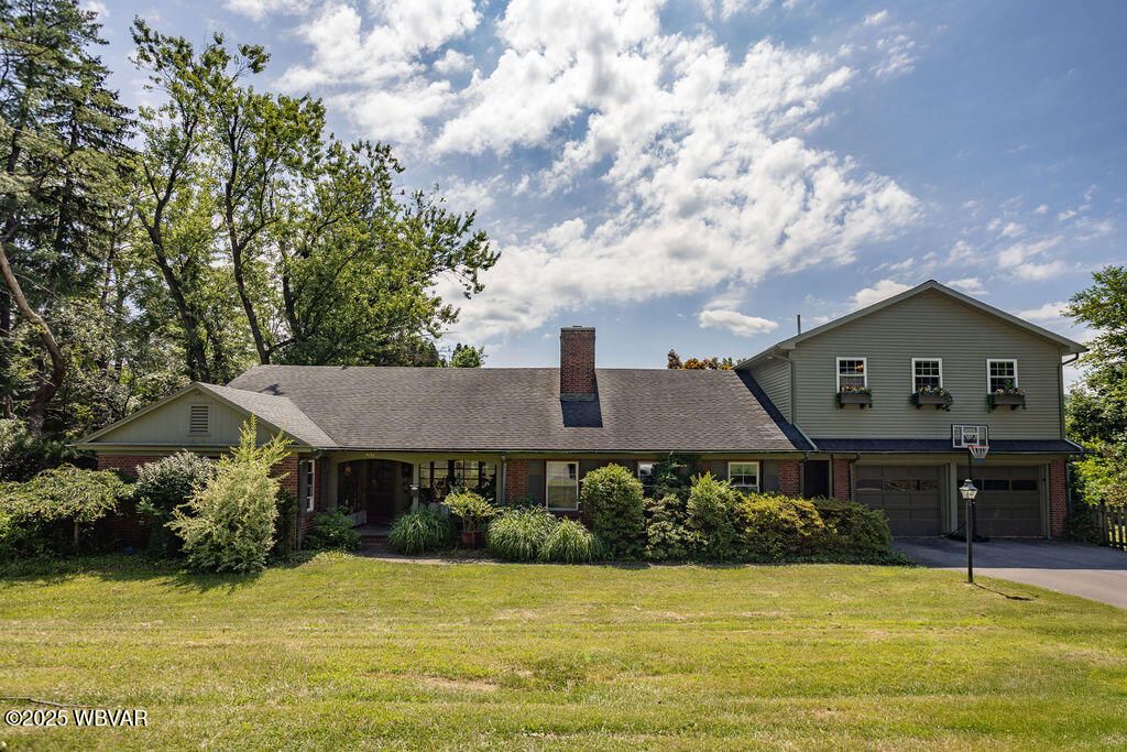 Photo of 931 HOLLYWOOD CIRCLE, Williamsport, PA 17701 (MLS # WB-102030)