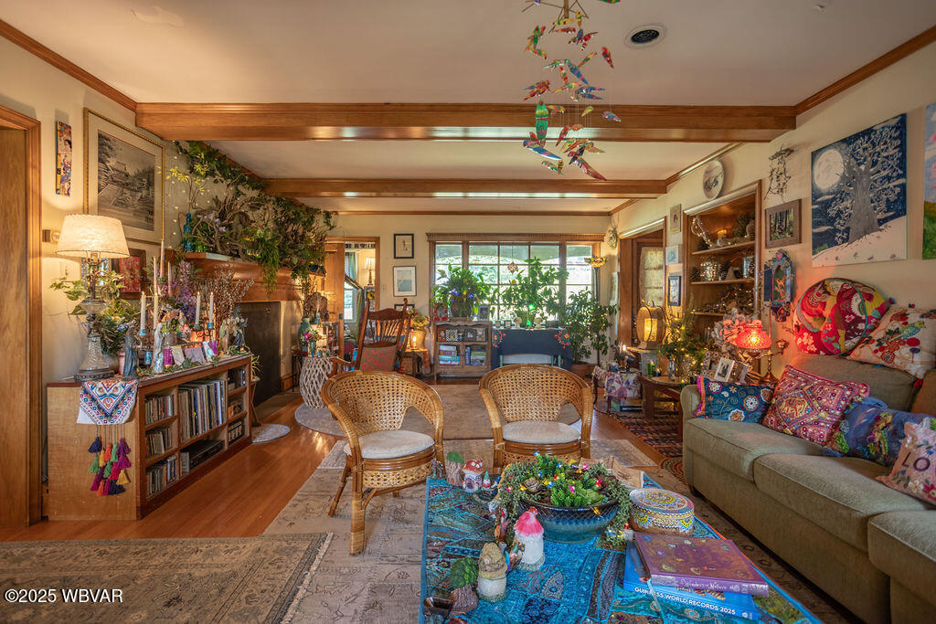 931 HOLLYWOOD CIRCLE