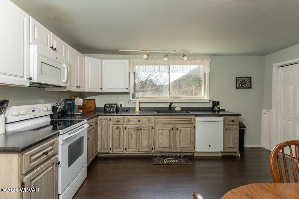 Waterville, Pennsylvania 17776, United States, 4 Bedrooms Bedrooms, ,3 BathroomsBathrooms,Residential,Active,97000