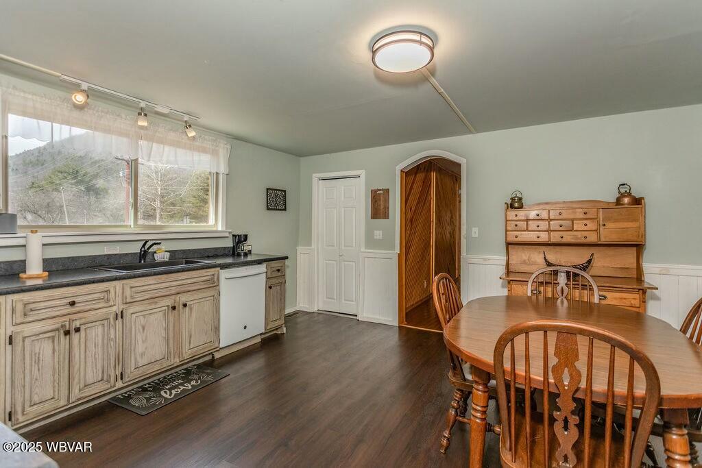 Waterville, Pennsylvania 17776, United States, 4 Bedrooms Bedrooms, ,3 BathroomsBathrooms,Residential,Active,97000