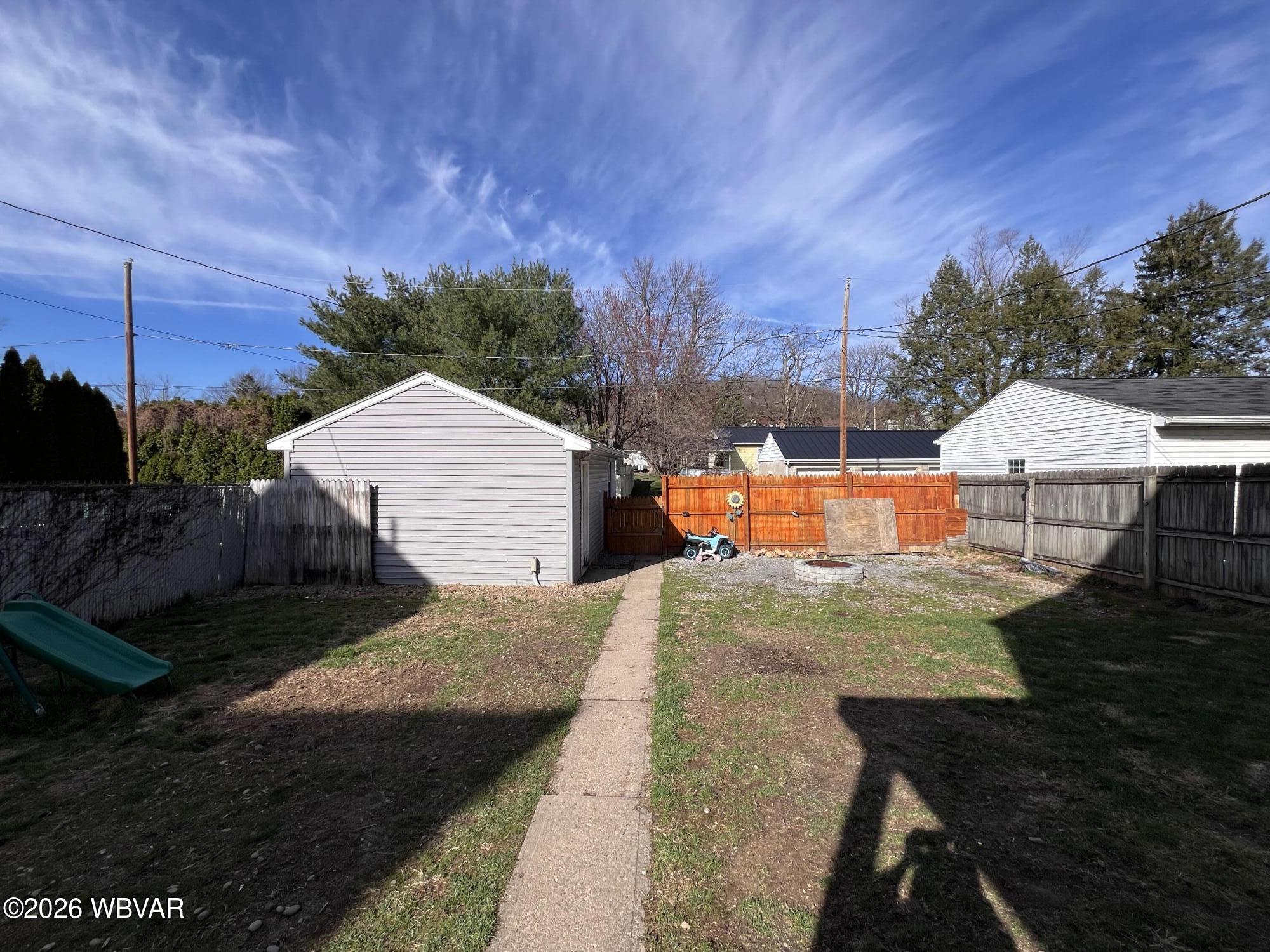 Properties 4 1736 MEMORIAL AVENUE