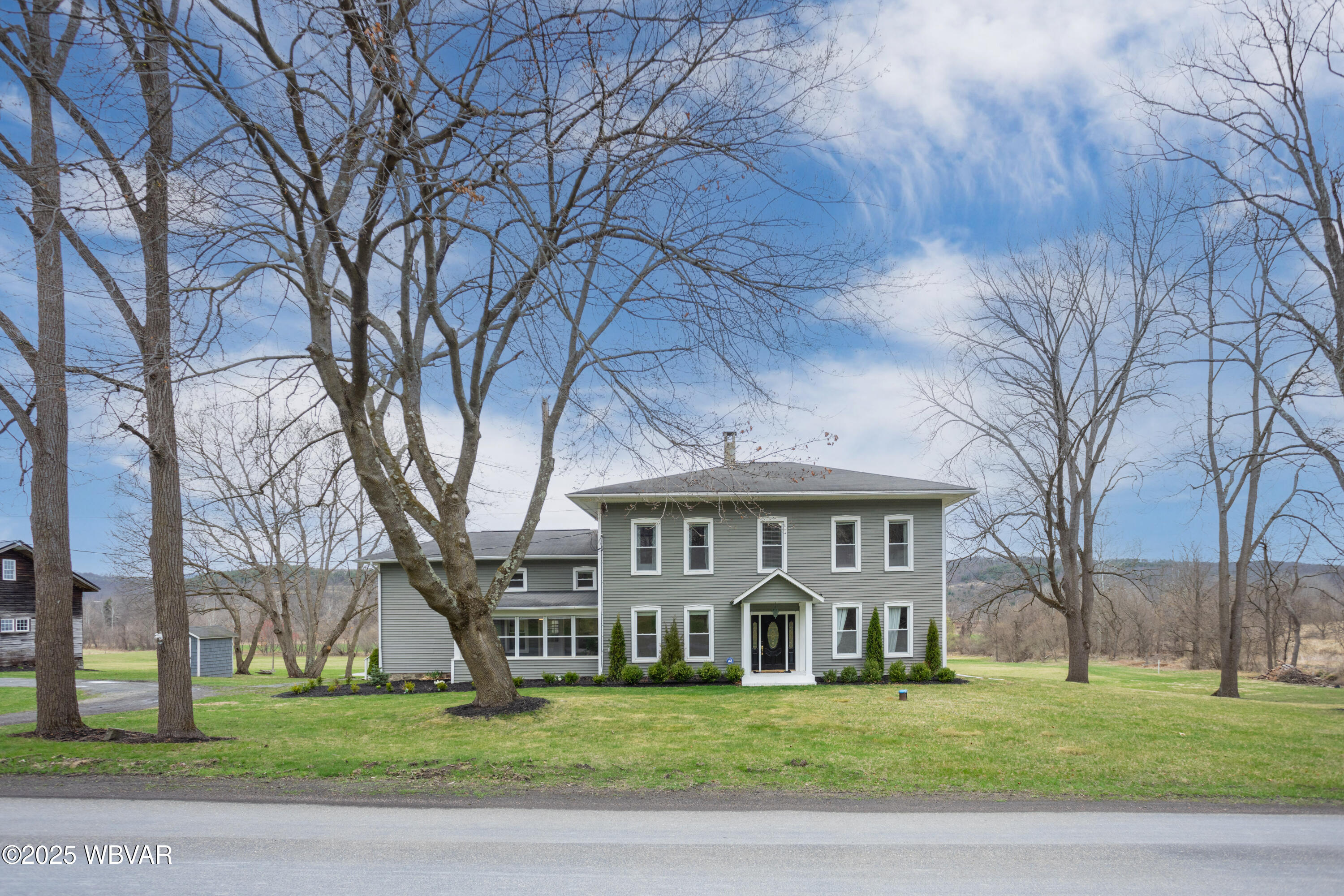 Properties 5 211 HANKS ROAD