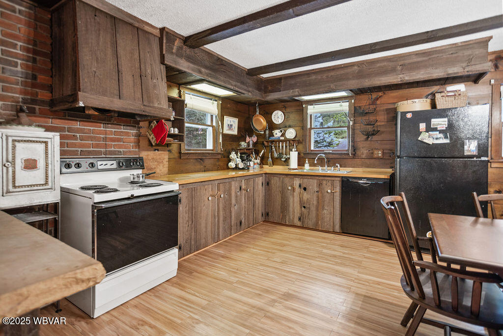 Forksville, Pennsylvania 18616, United States, 3 Bedrooms Bedrooms, ,3 BathroomsBathrooms,Residential,Pending,201362