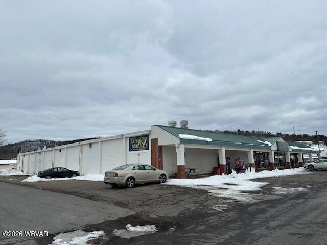 Properties 3 49 N RAILROAD STREET