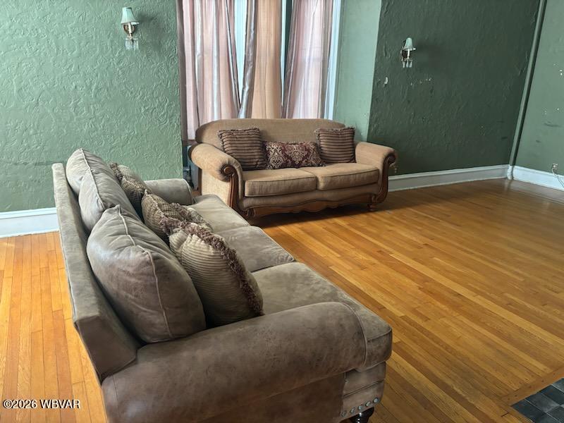 Properties 5 1002 HURON AVENUE