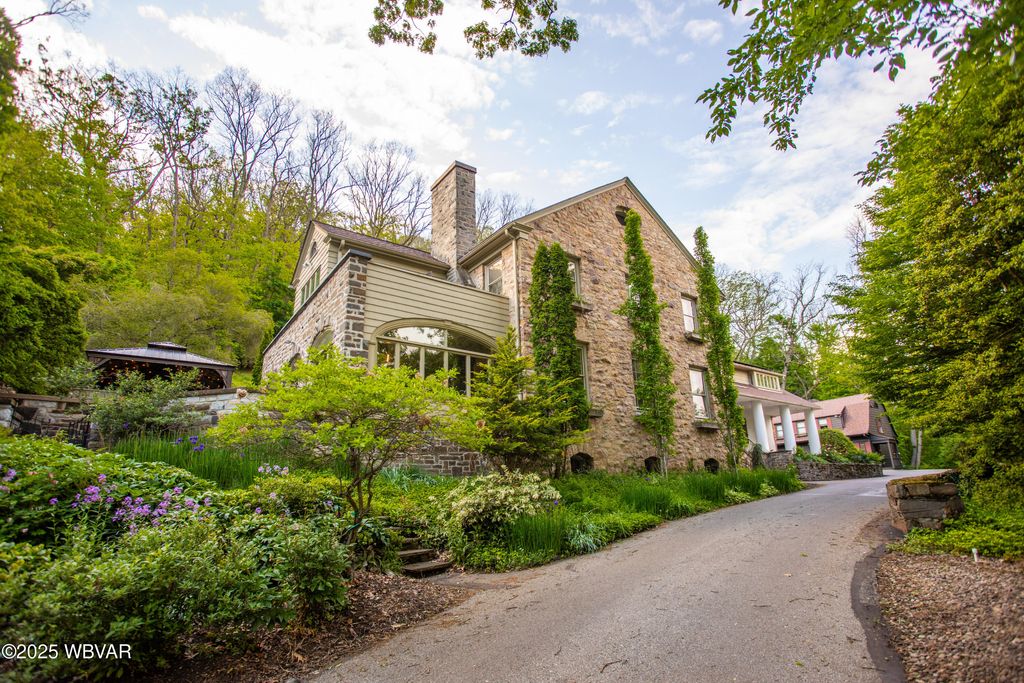 Photo of 860 VALLAMONT DRIVE, Williamsport, PA 17701 (MLS # WB-101855)