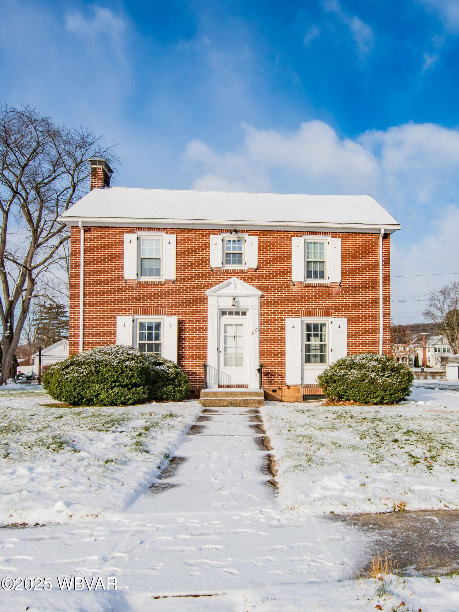 Properties 4 1223 LAFAYETTE PARKWAY