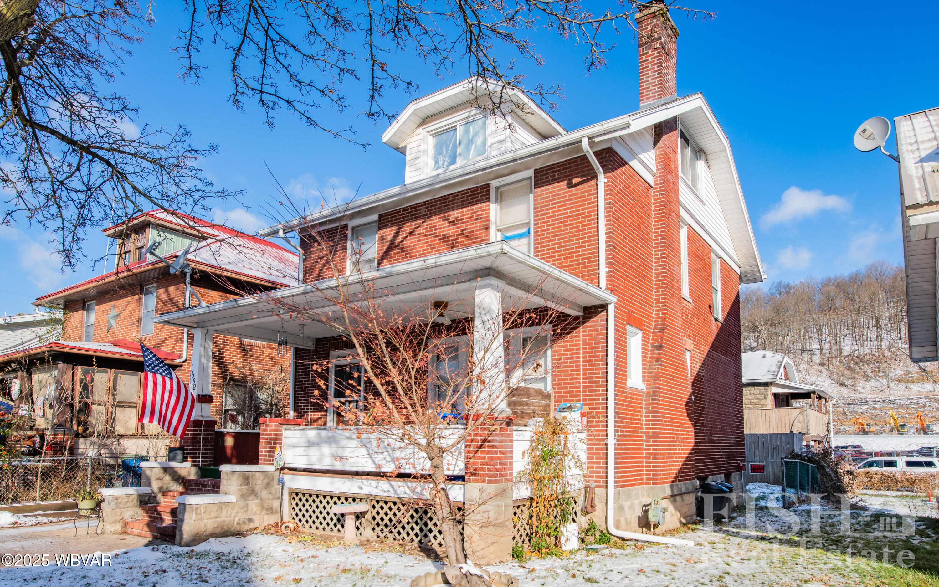 Properties 3 1652-1654 TAYLOR PLACE