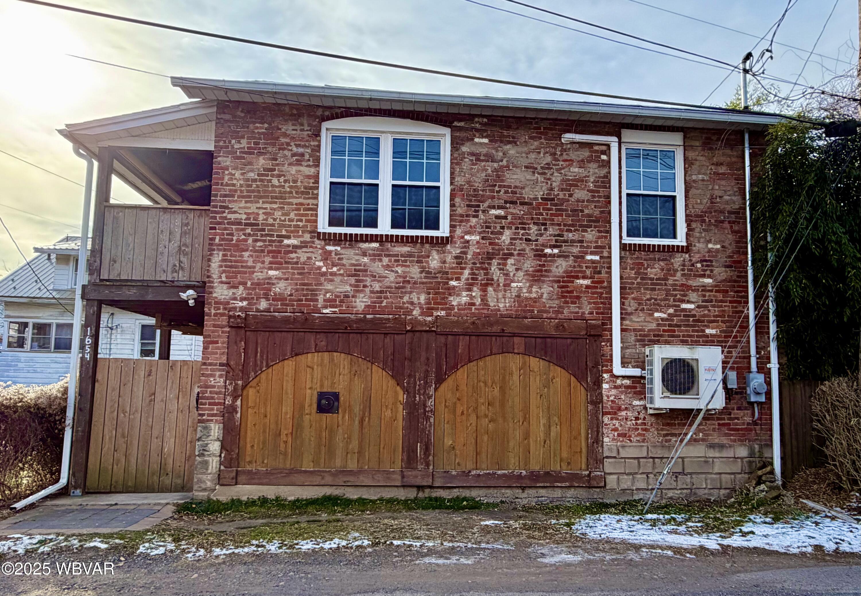 Properties 5 1652-1654 TAYLOR PLACE