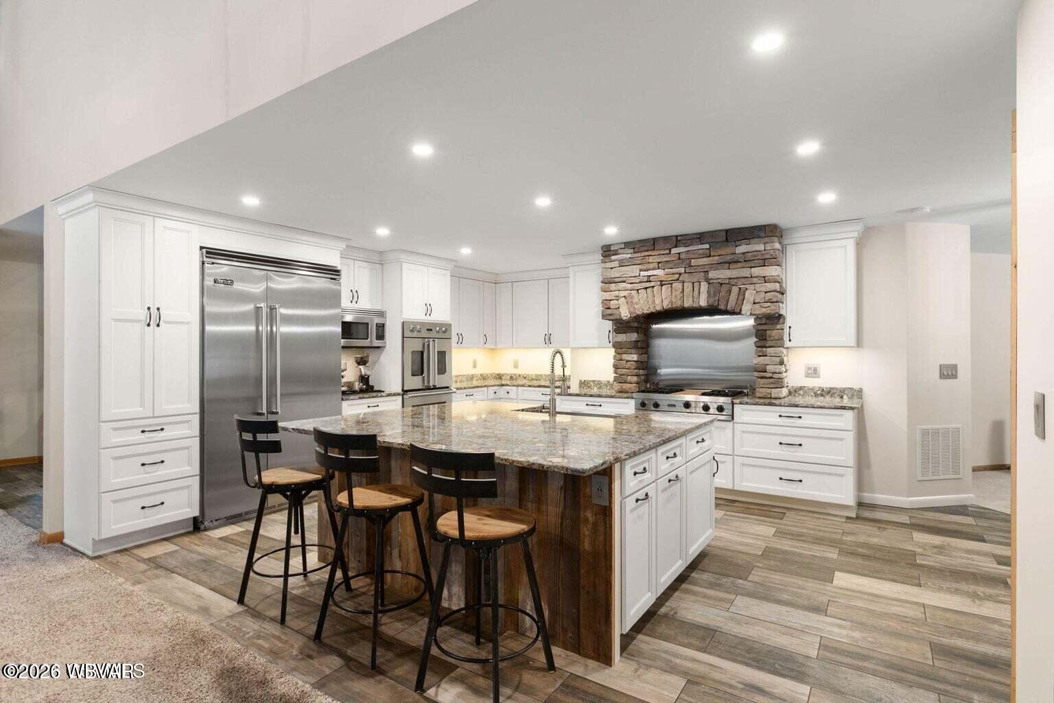 Properties 5 236 WAGMYR LANE