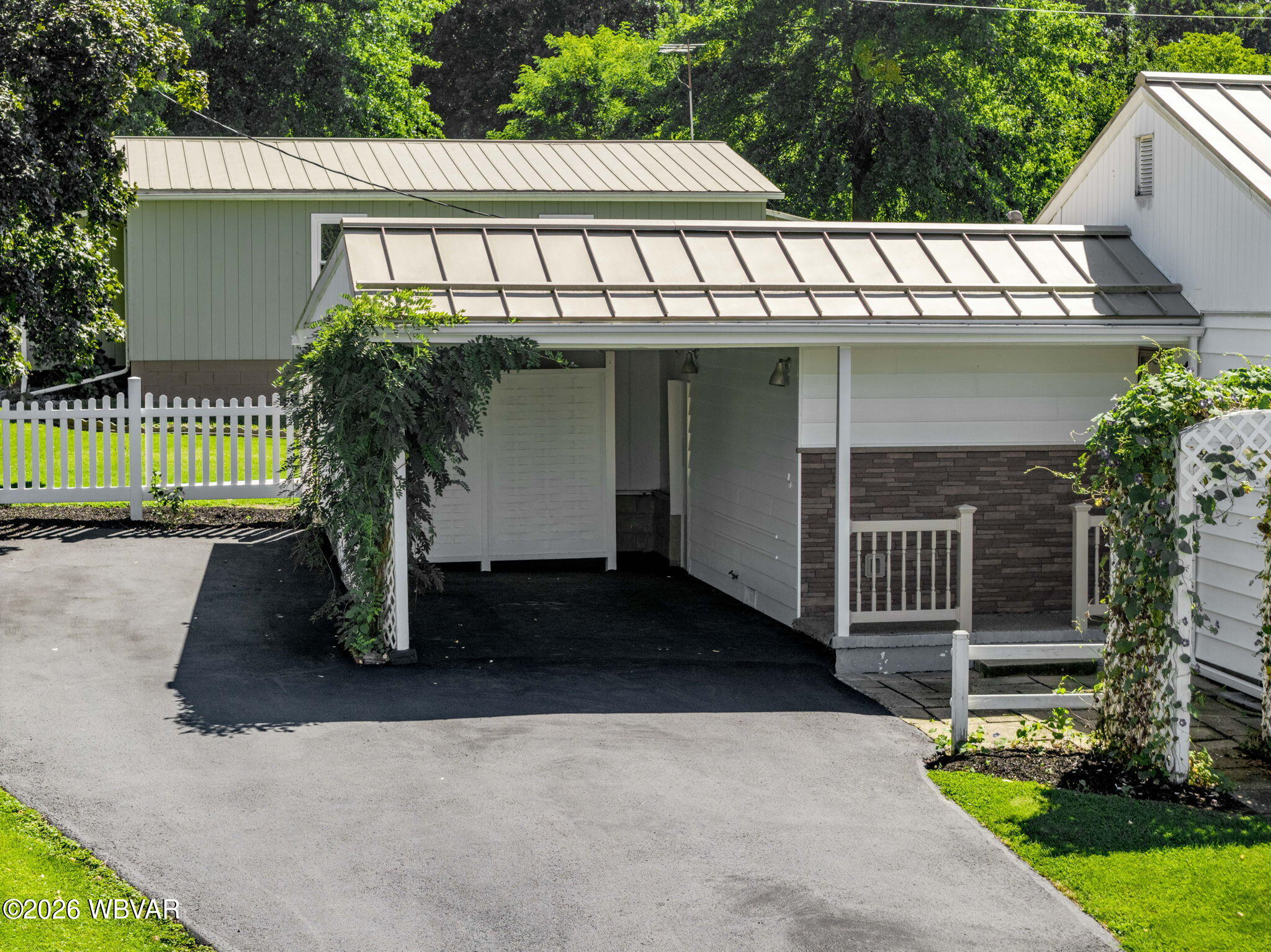 209 e walnut street