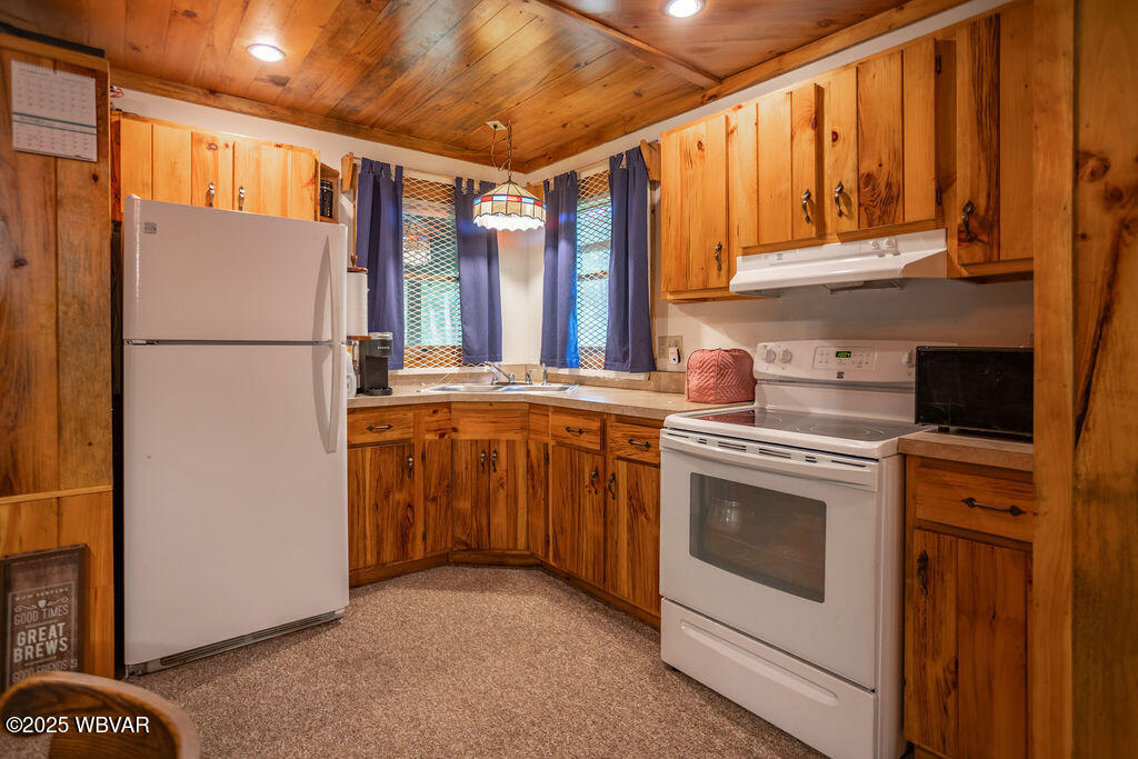 Forksville, Pennsylvania 18616, United States, 3 Bedrooms Bedrooms, ,1 BathroomBathrooms,Residential,Pending,182777