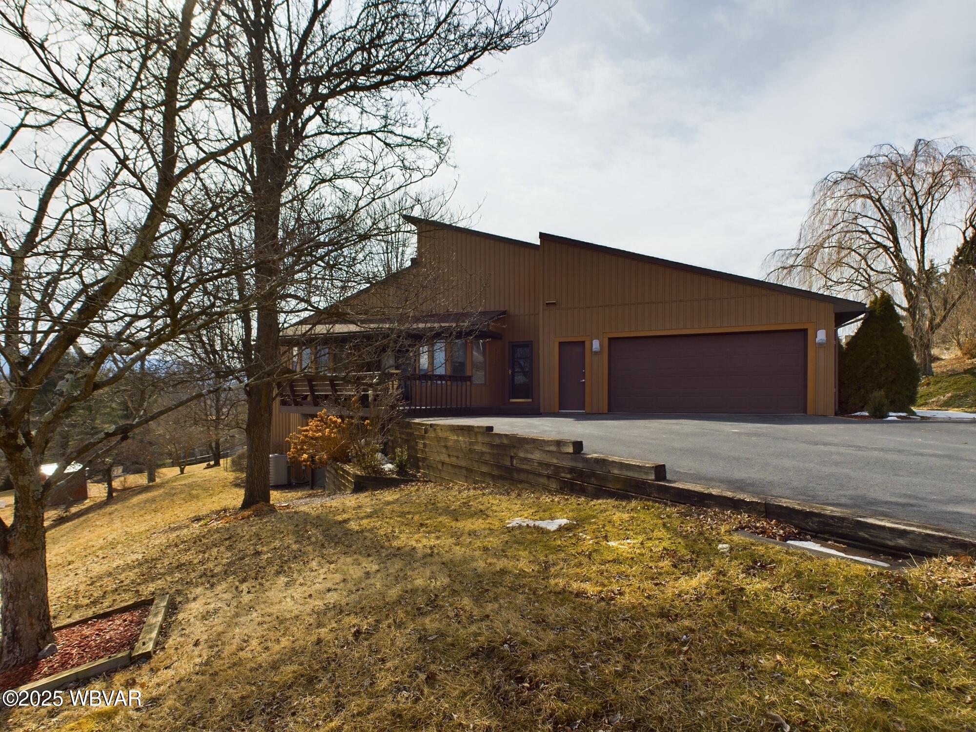 3012 MOUNTAIN CRESCENT