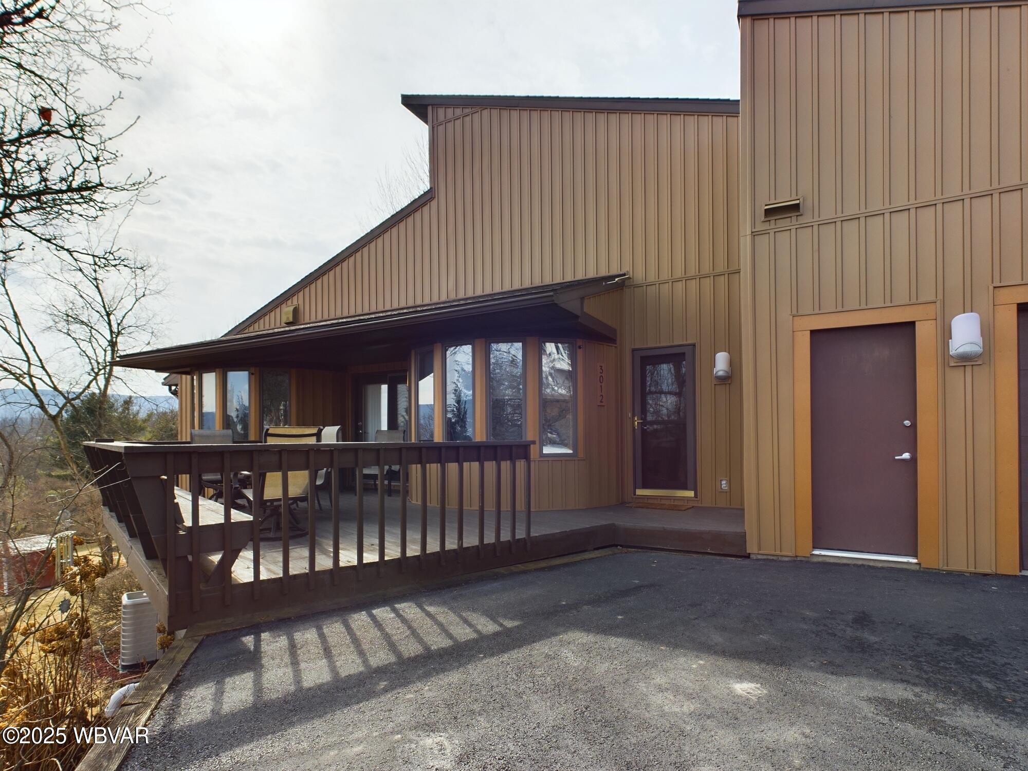 3012 MOUNTAIN CRESCENT