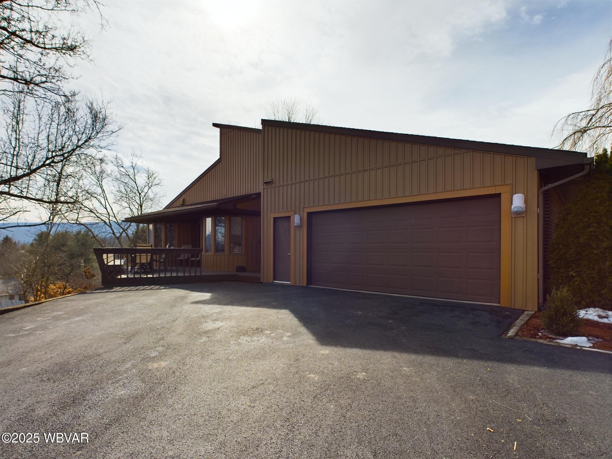 3012 MOUNTAIN CRESCENT