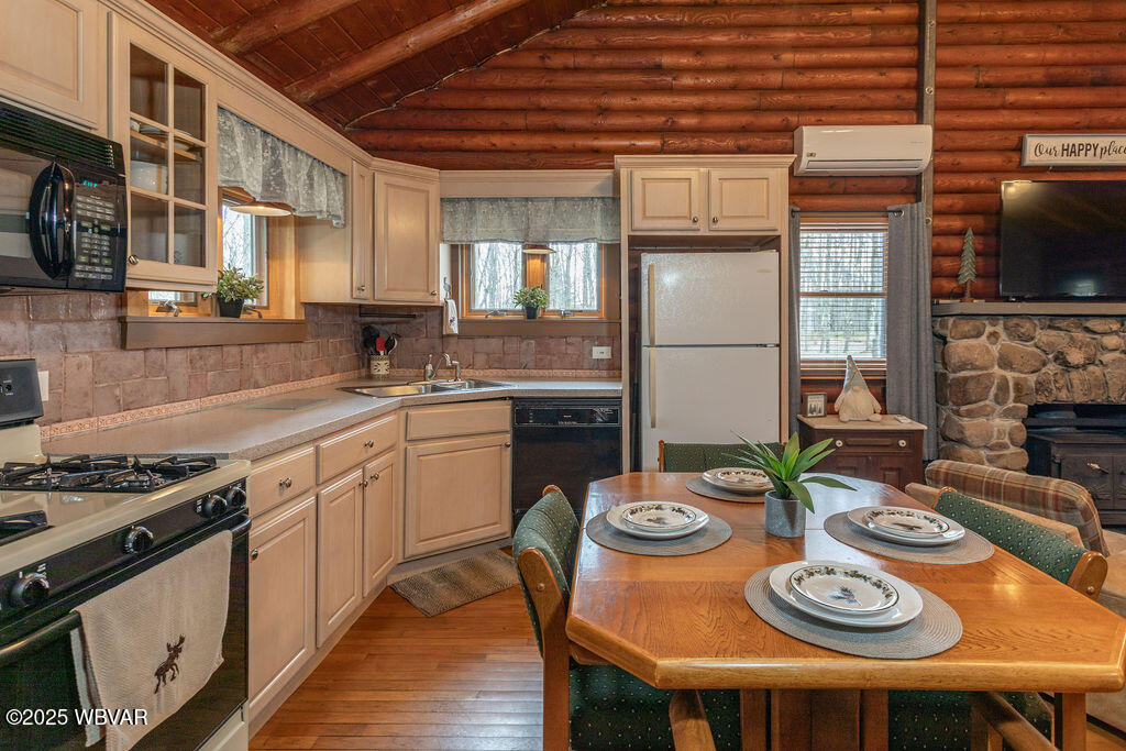 Muncy Valley, Pennsylvania 17758, United States, 2 Bedrooms Bedrooms, ,1 BathroomBathrooms,Residential,Active,98265