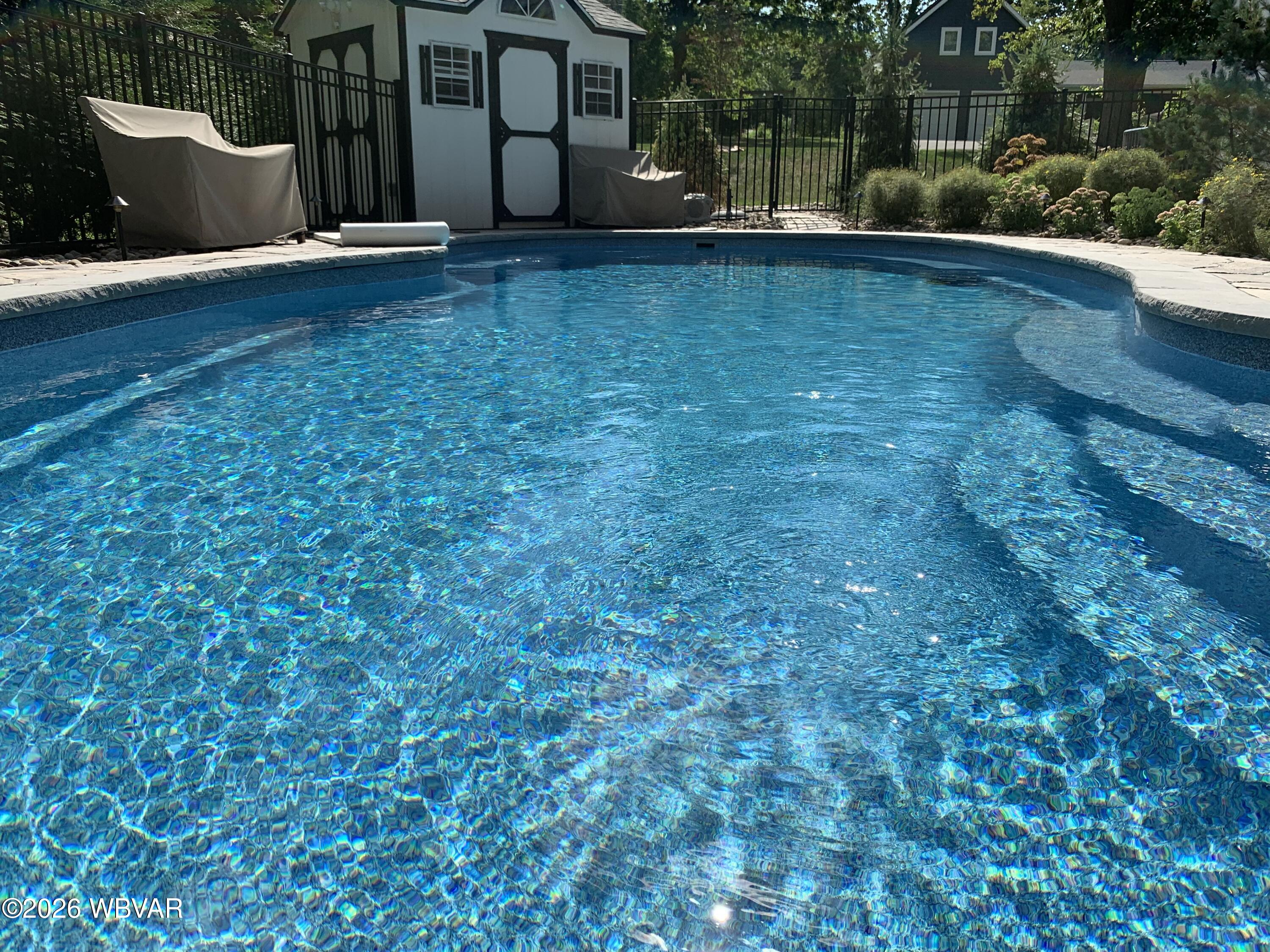 Properties 6 369 stadium boulevard