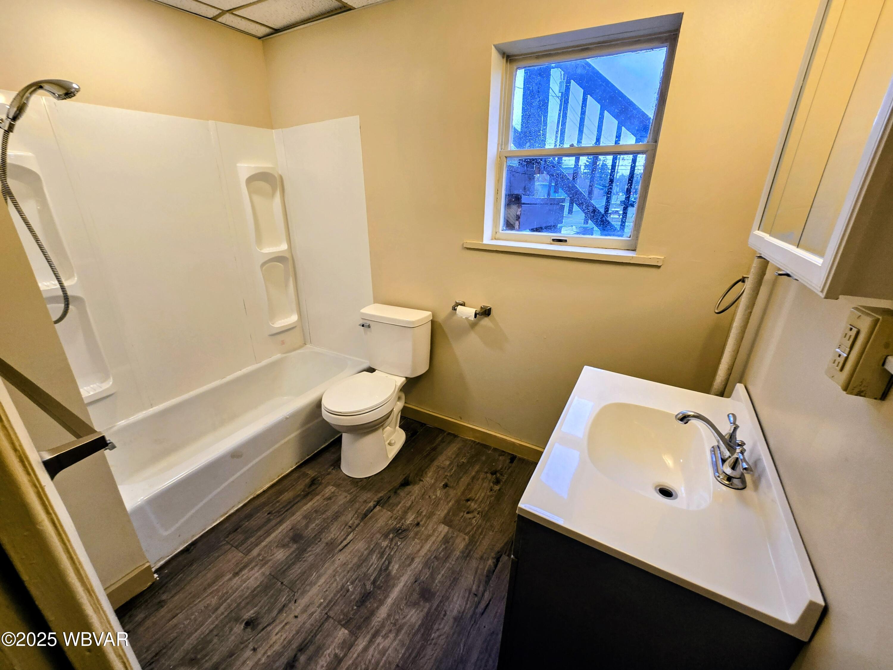 124 N LINCOLN AVENUE