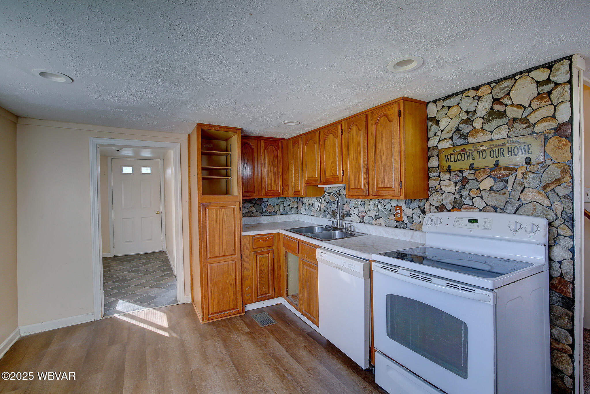 Lock Haven, Pennsylvania 17745, United States, 3 Bedrooms Bedrooms, ,1 BathroomBathrooms,Residential,Contingent,104444