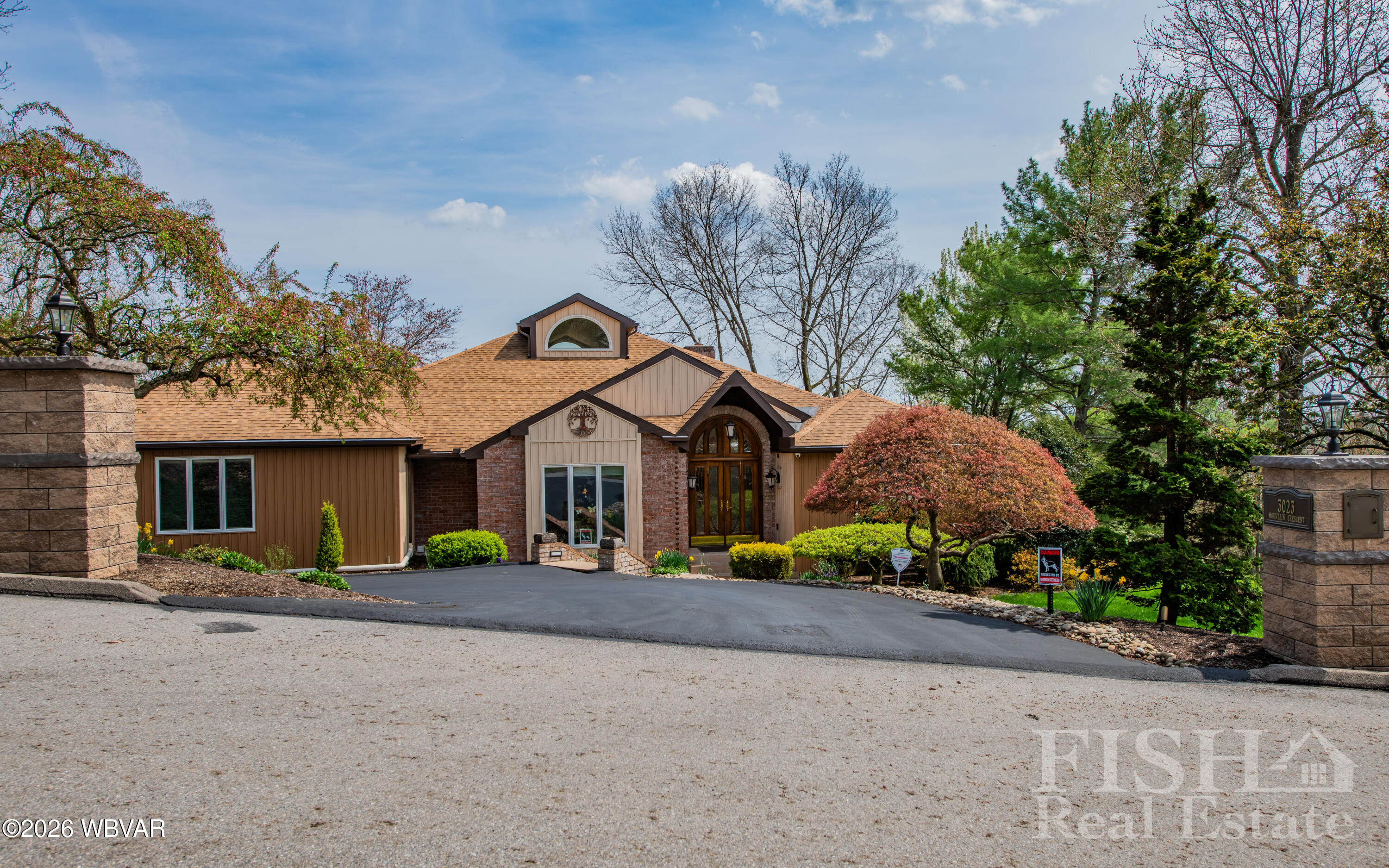 Properties 3 3023 MOUNTAIN CRESCENT