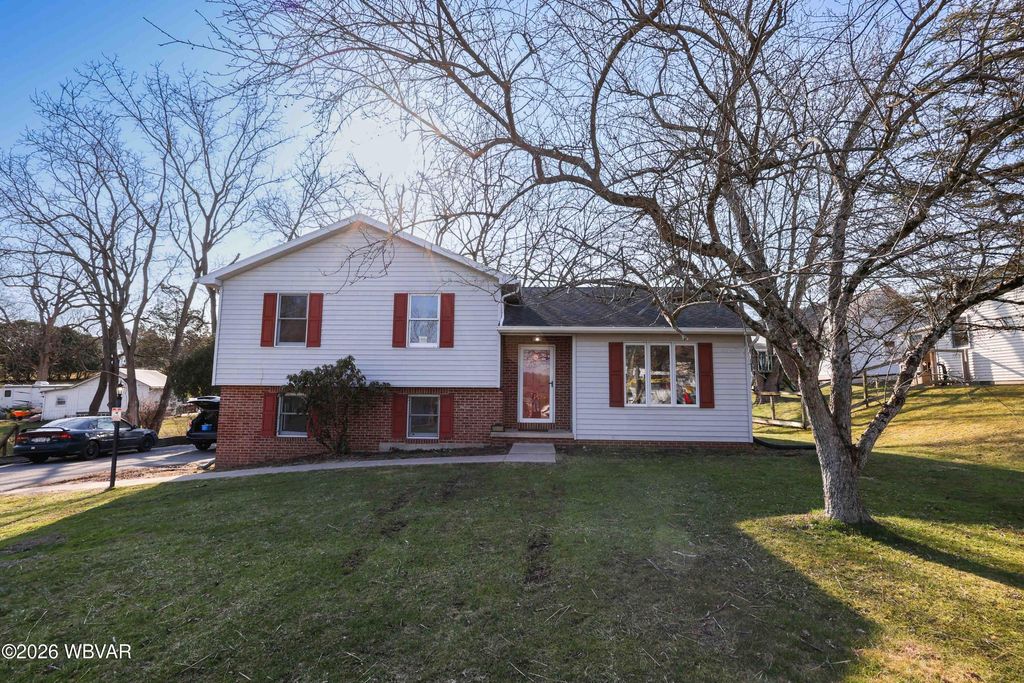 Photo of 18 WOODBRYN DRIVE, Williamsport, PA 17701 (MLS # WB-103474)