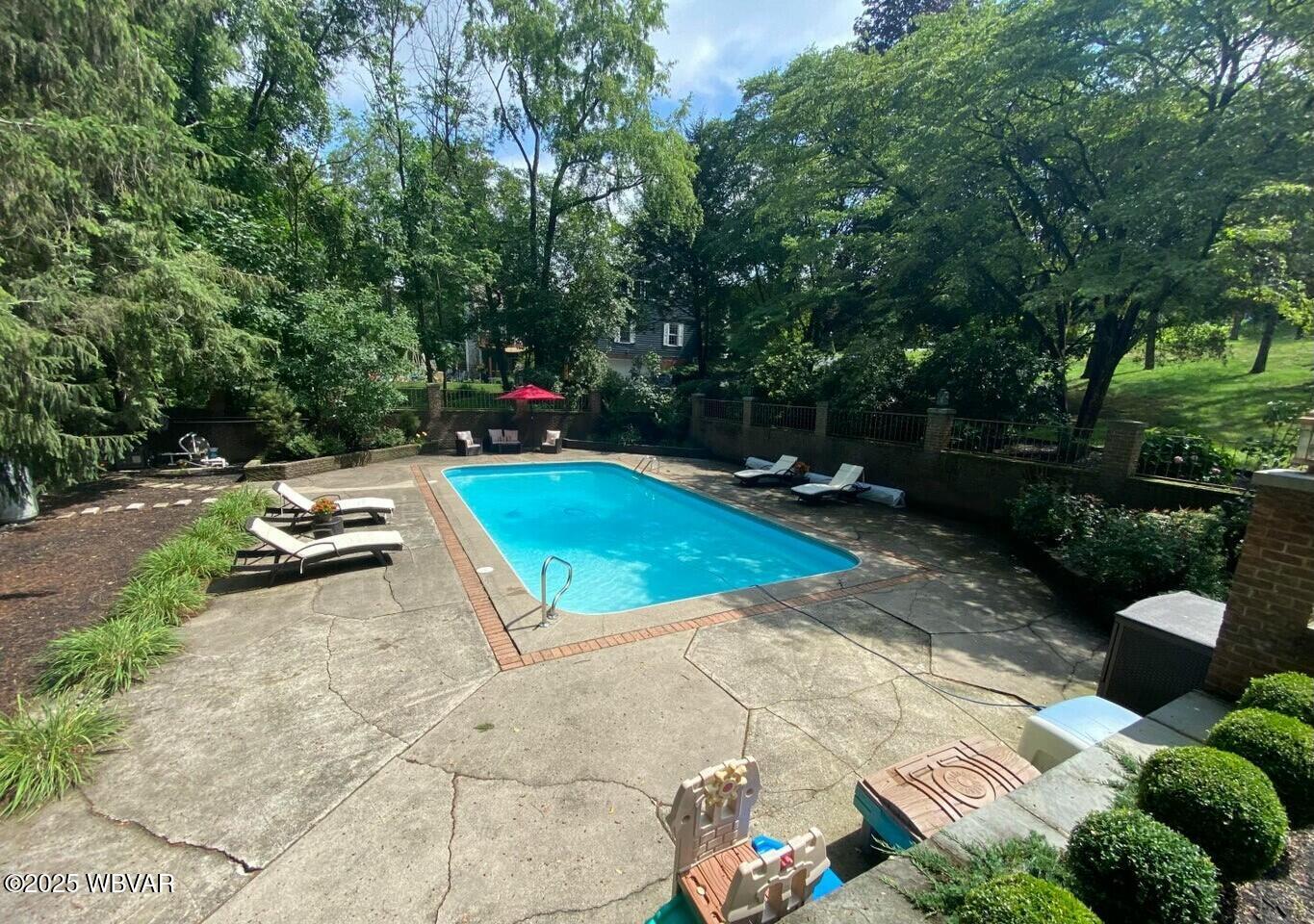 Lewisburg, Pennsylvania 17837, United States, 5 Bedrooms Bedrooms, ,4 BathroomsBathrooms,Residential,Contingent,108746