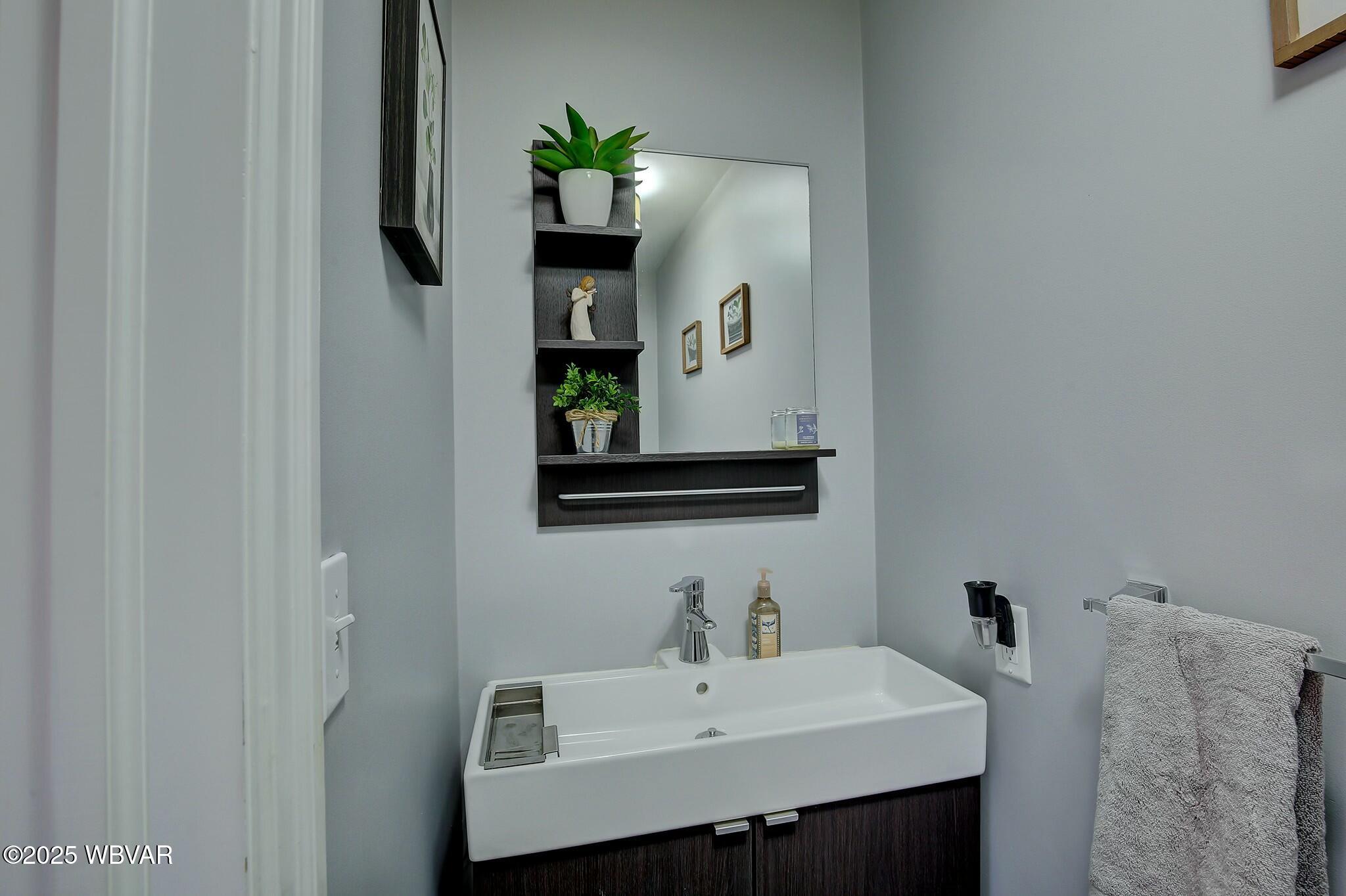 Lewisburg, Pennsylvania 17837, United States, 5 Bedrooms Bedrooms, ,4 BathroomsBathrooms,Residential,Contingent,108746