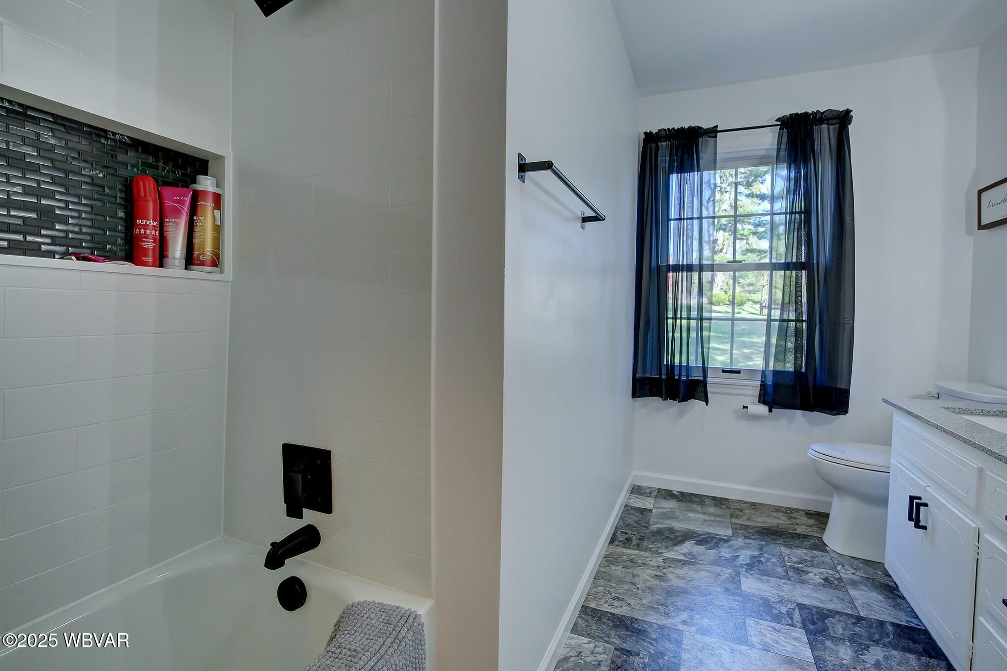 Lewisburg, Pennsylvania 17837, United States, 5 Bedrooms Bedrooms, ,4 BathroomsBathrooms,Residential,Contingent,108746