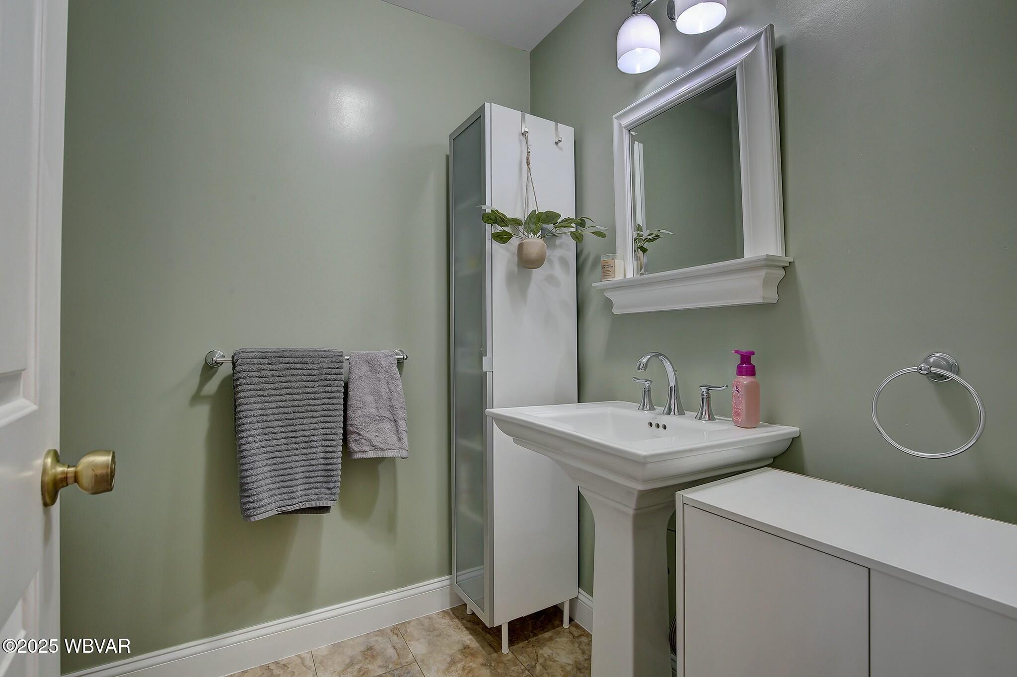 Lewisburg, Pennsylvania 17837, United States, 5 Bedrooms Bedrooms, ,4 BathroomsBathrooms,Residential,Contingent,108746