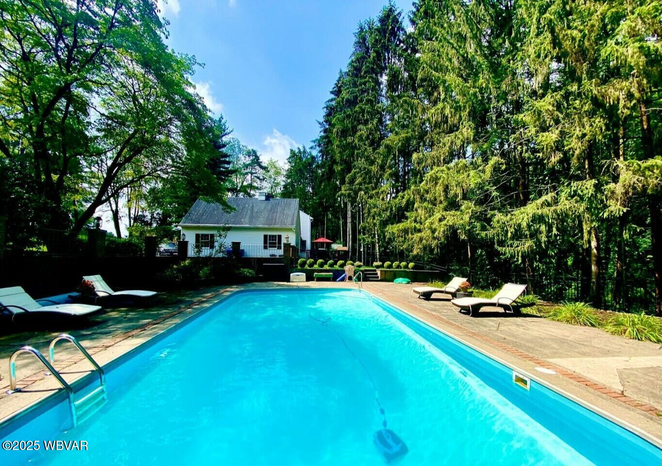 Lewisburg, Pennsylvania 17837, United States, 5 Bedrooms Bedrooms, ,4 BathroomsBathrooms,Residential,Contingent,108746