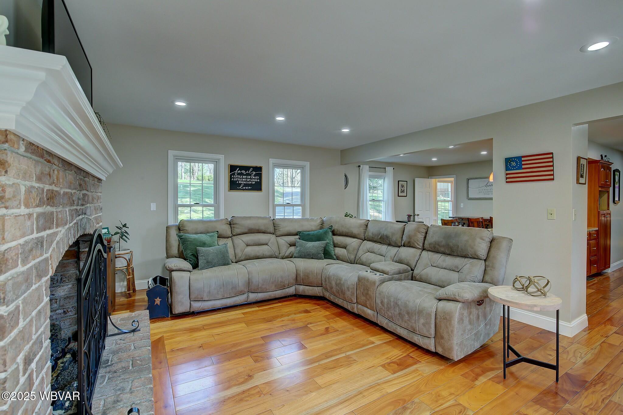 Lewisburg, Pennsylvania 17837, United States, 5 Bedrooms Bedrooms, ,4 BathroomsBathrooms,Residential,Contingent,108746