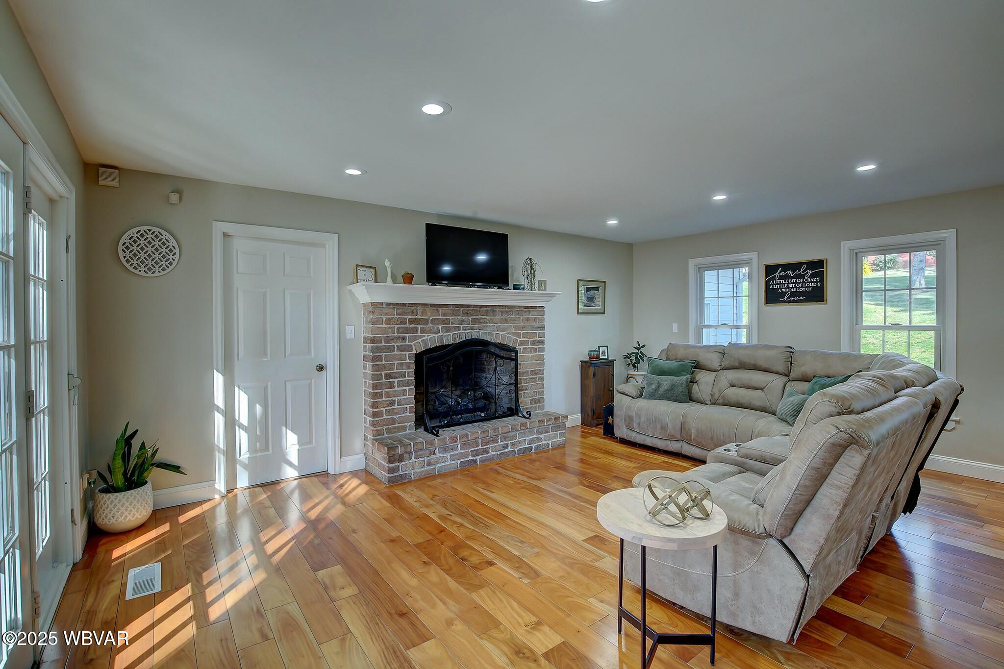 Lewisburg, Pennsylvania 17837, United States, 5 Bedrooms Bedrooms, ,4 BathroomsBathrooms,Residential,Contingent,108746