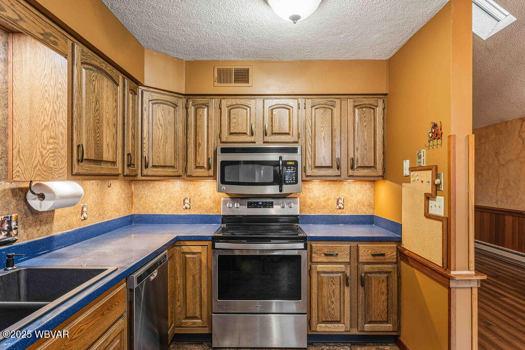 Williamsport, Pennsylvania 17701, United States, 3 Bedrooms Bedrooms, ,3 BathroomsBathrooms,Residential,Active,215897