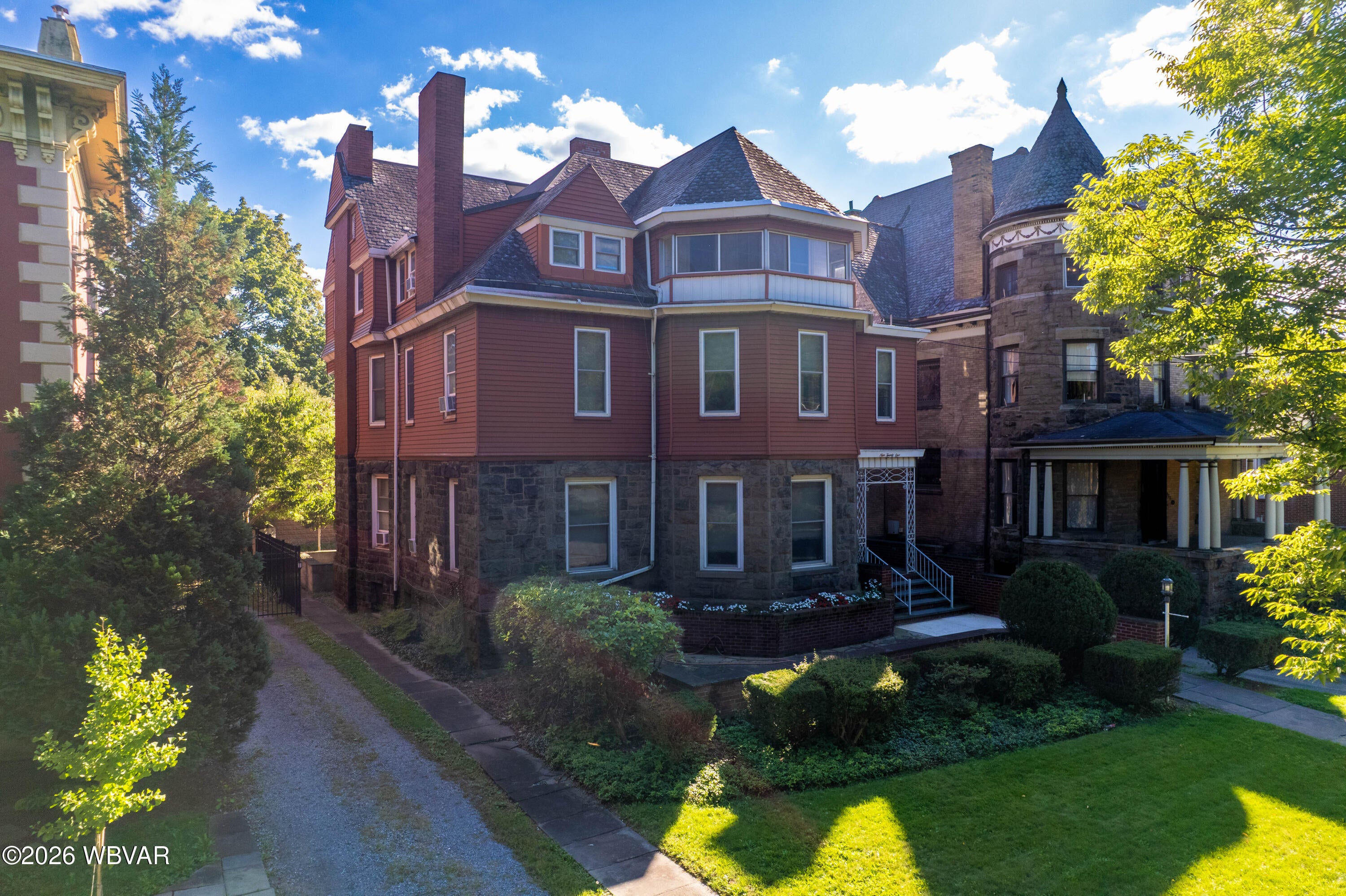 921 w 4th street