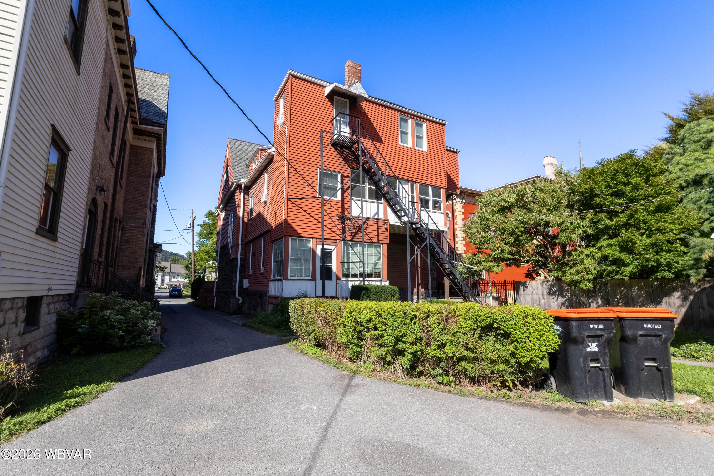 921 w 4th street