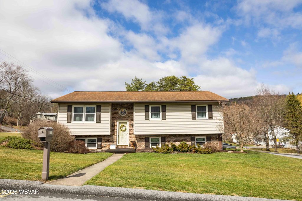 Photo of 17 WOODBRYN DRIVE, Williamsport, PA 17701 (MLS # WB-103449)