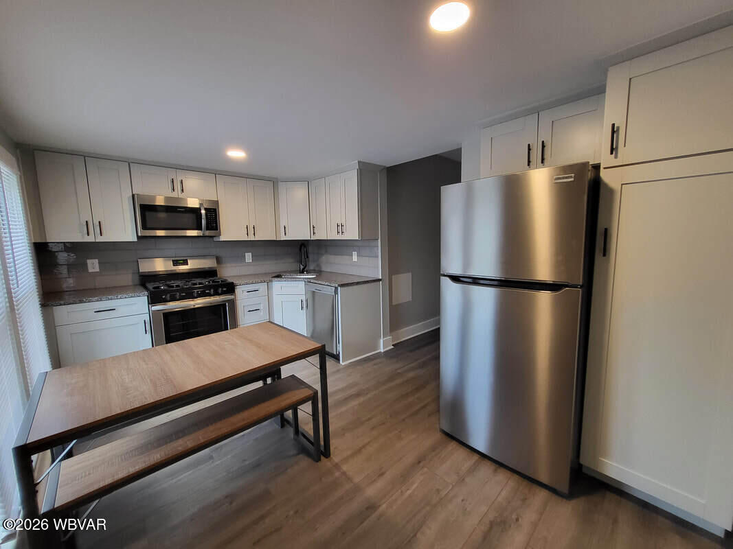 956-958 w 3rd street