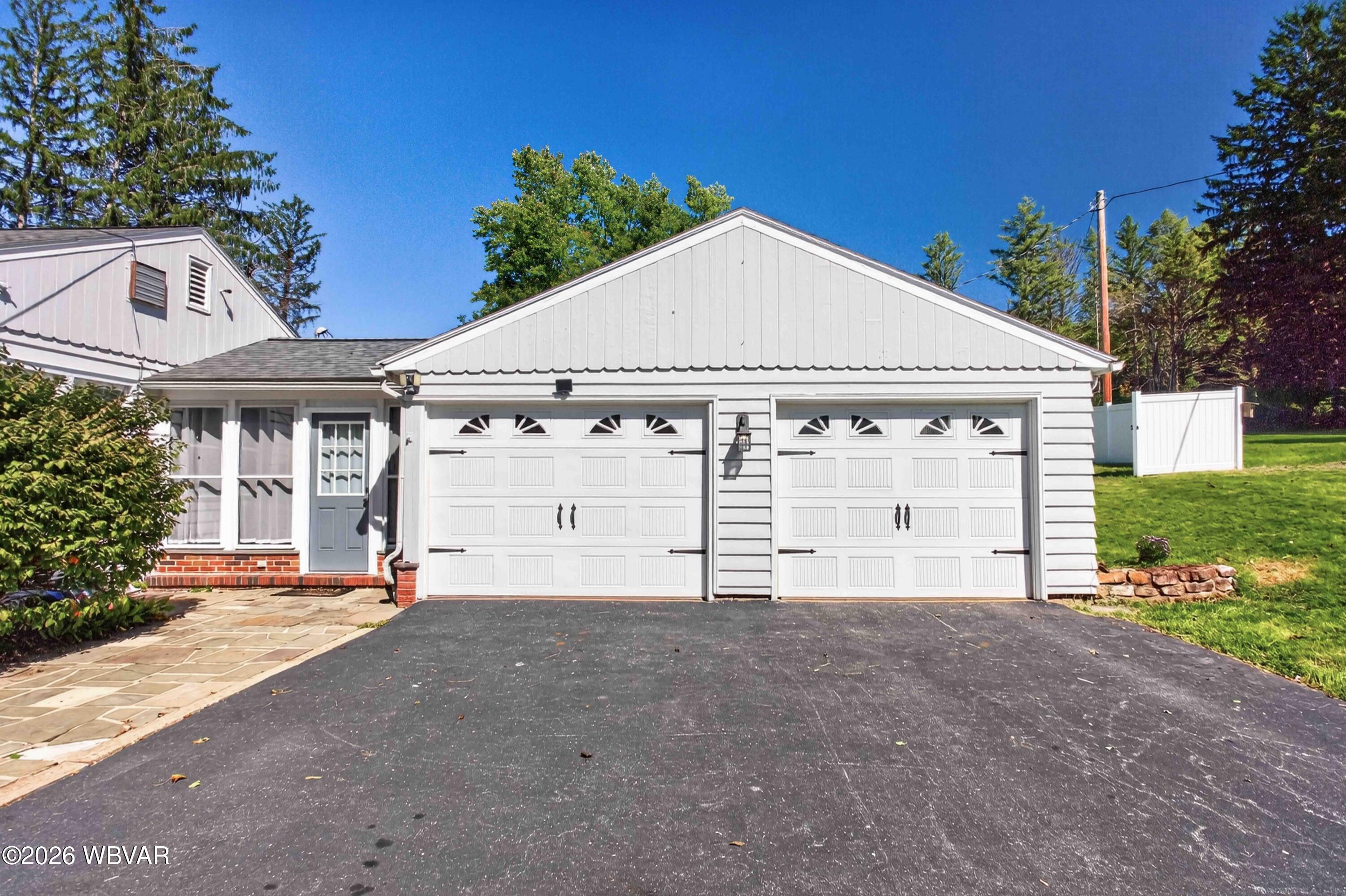 2751 lincoln drive