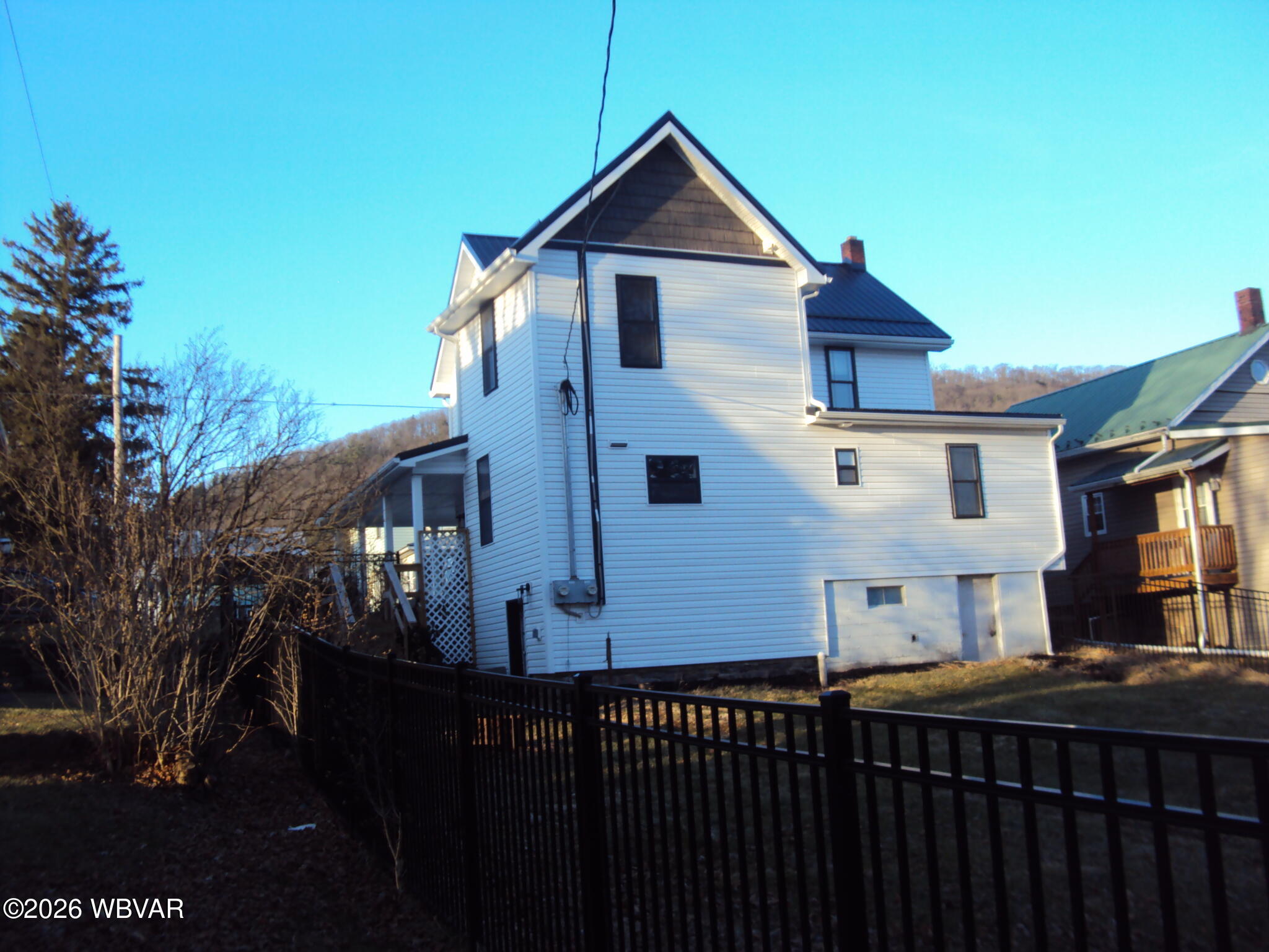 Properties 5 64 E MAIN STREET