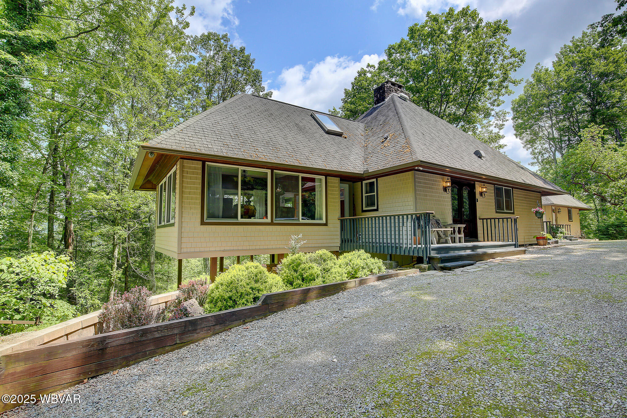 Properties 3 582 MOSTELLER ROAD