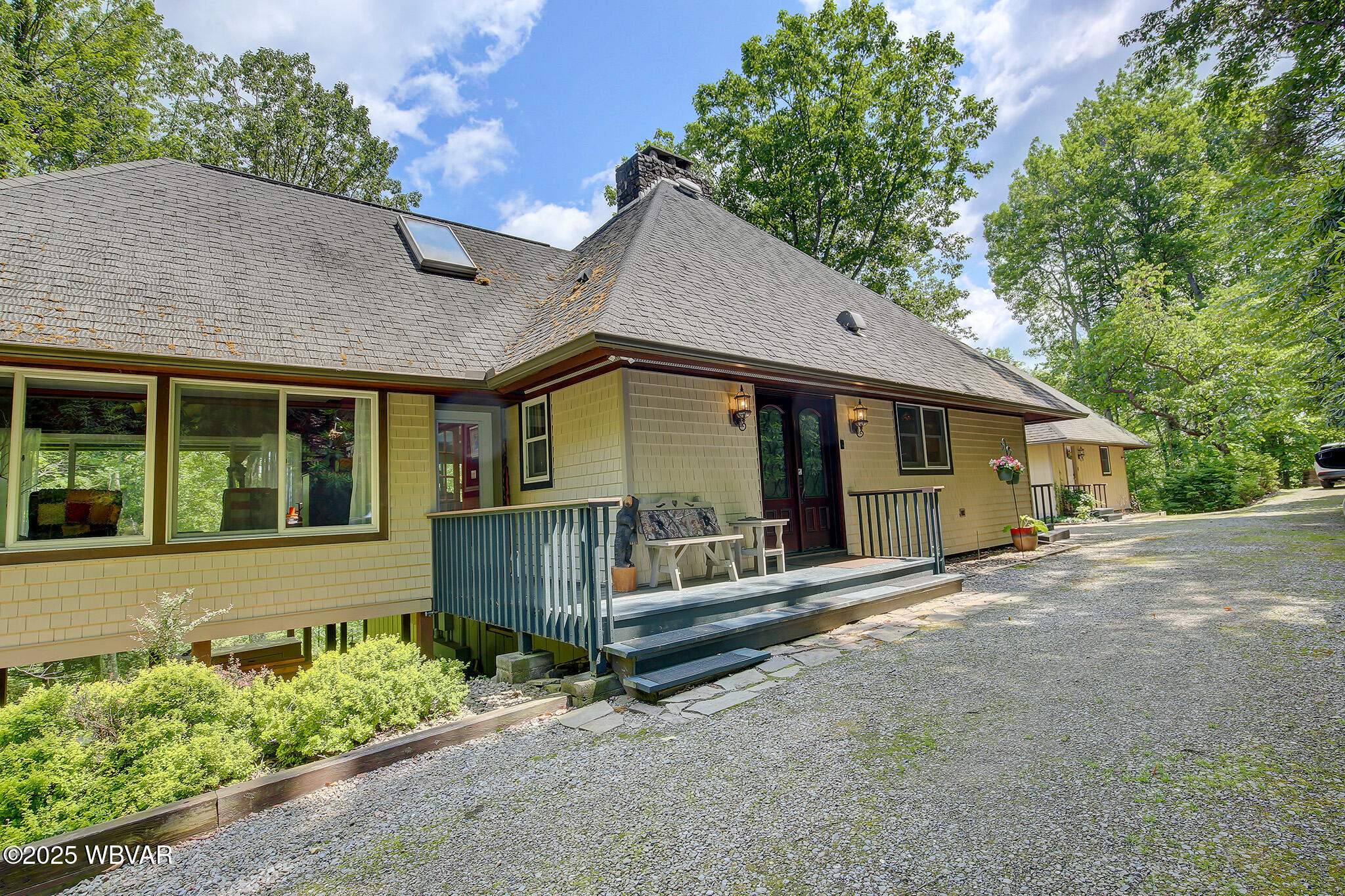 Properties 5 582 MOSTELLER ROAD