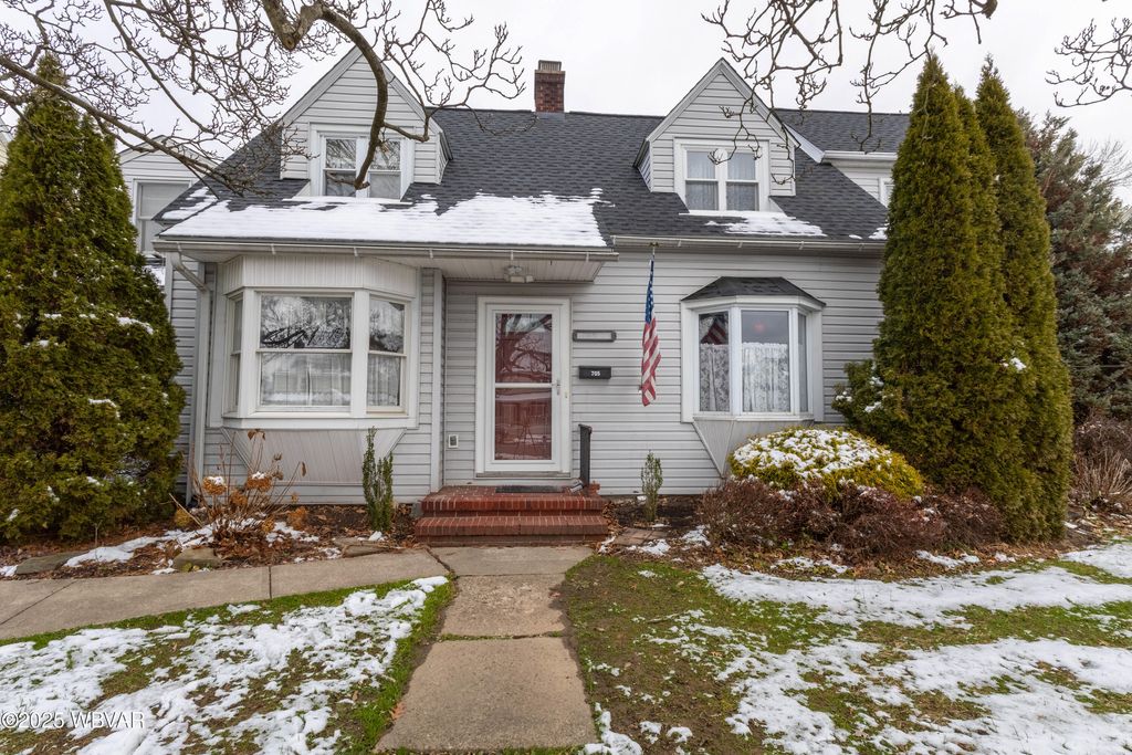 Photo of 705 LINCOLN AVENUE, Williamsport, PA 17701 (MLS # WB-102653)