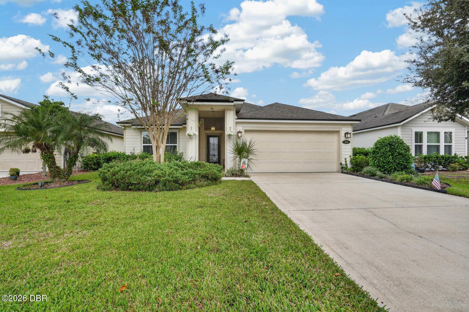 106 N Coopers Hawk Court