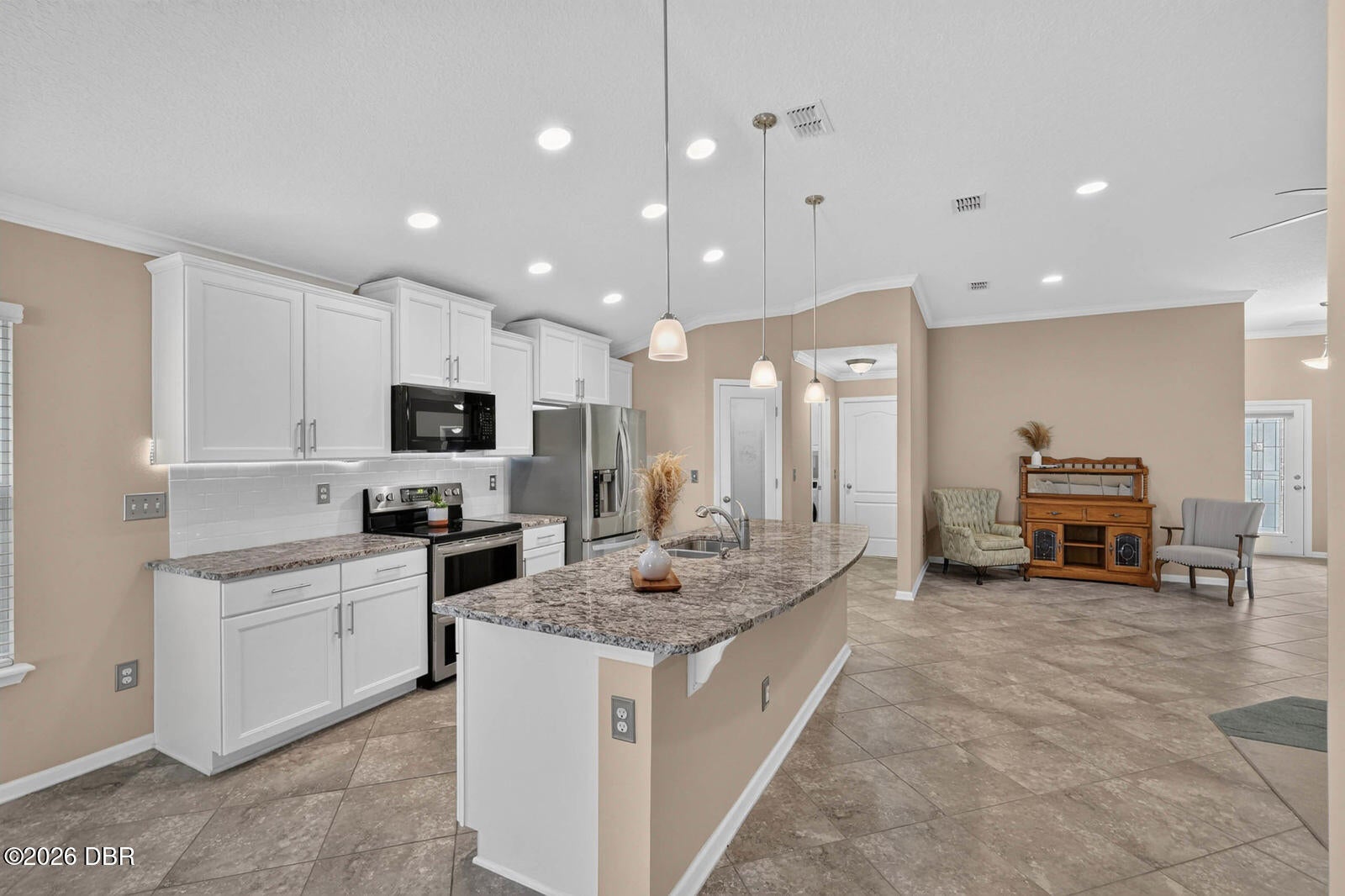 106 N Coopers Hawk Court