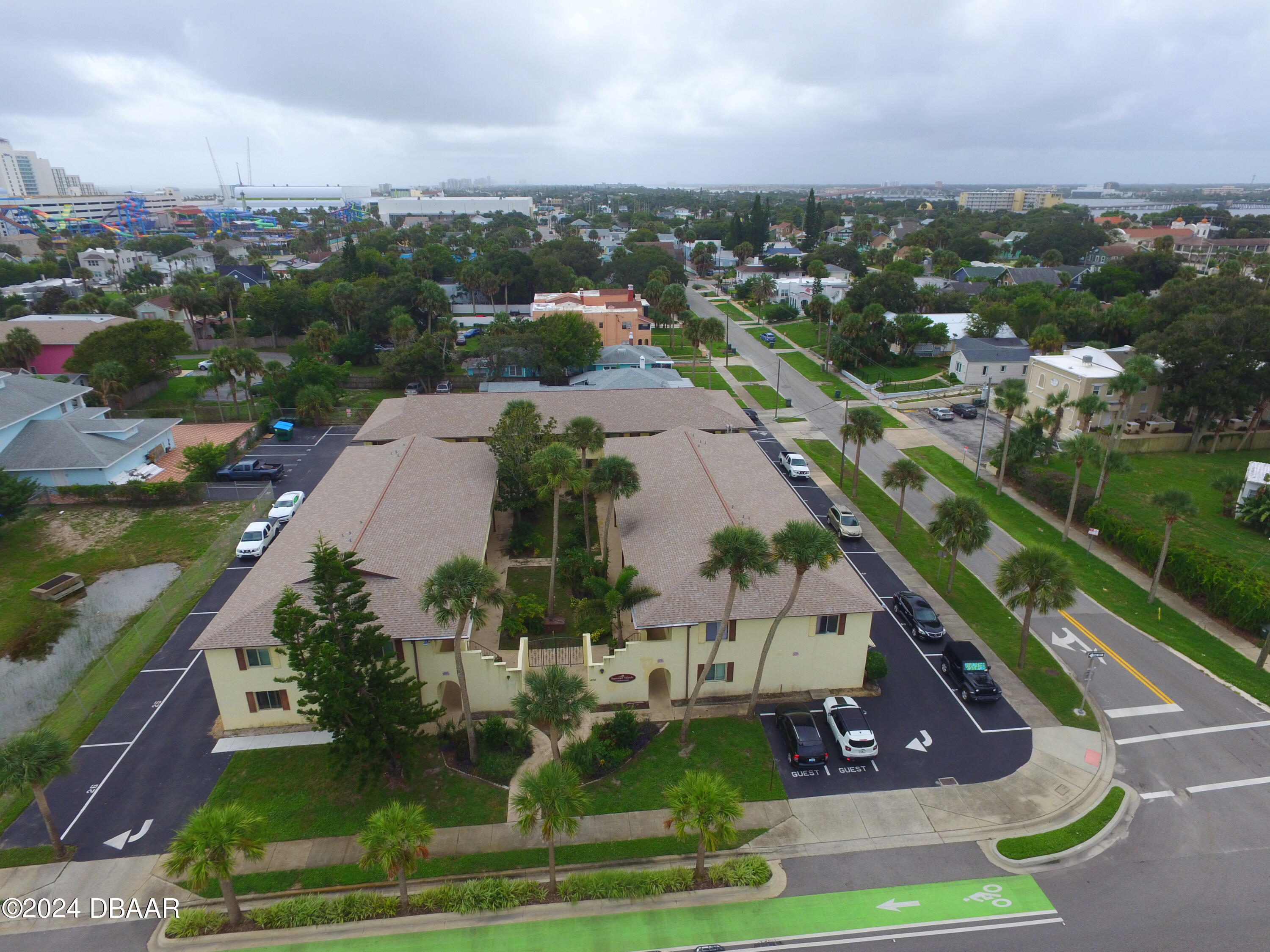 400 Oakridge Boulevard 14