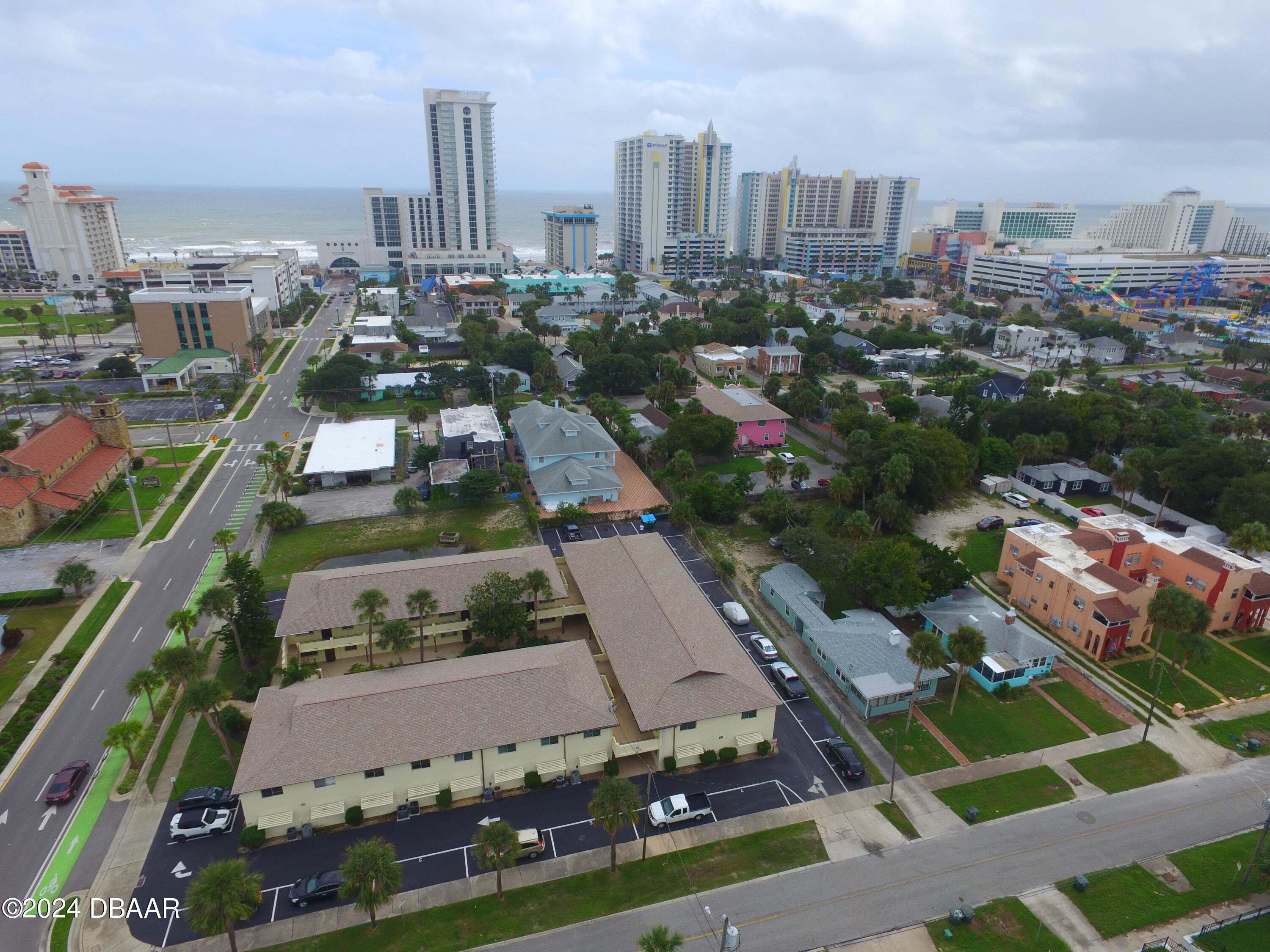 400 Oakridge Boulevard 14
