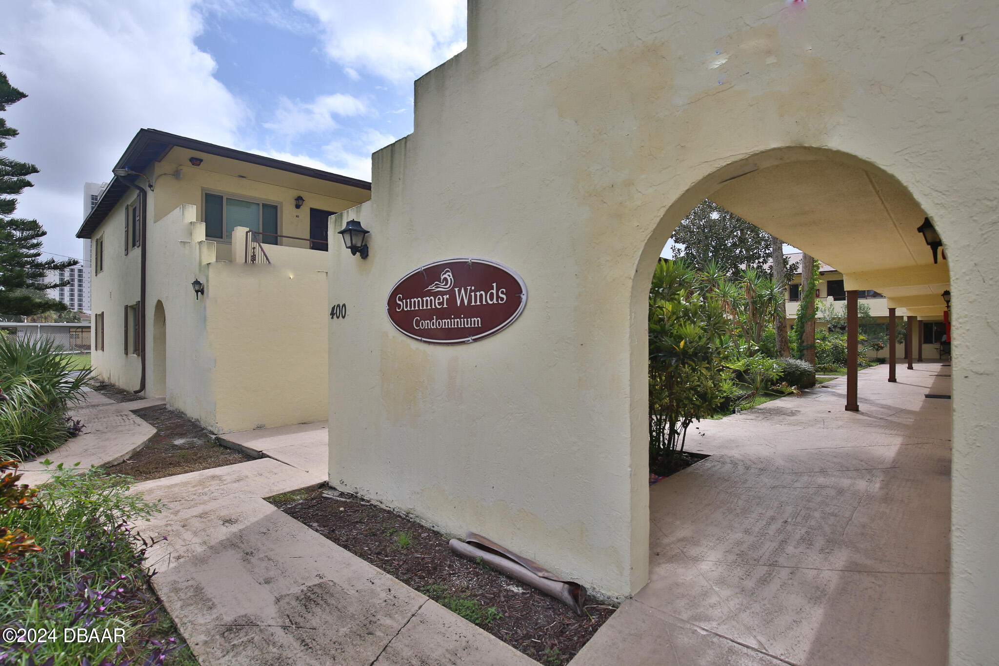 400 Oakridge Boulevard 14